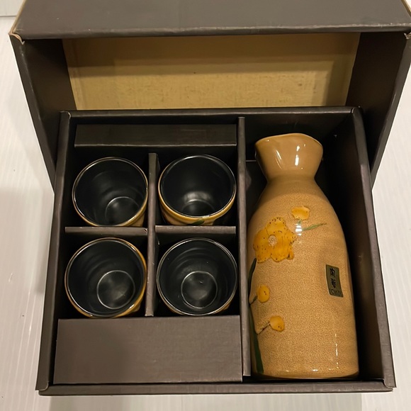 NWT Beautiful Tougei Saki Set Japanese Ceramic Saki Set 5 Piece - Picture 4 of 15